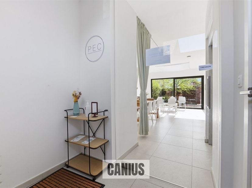 APPARTEMENT AVEC ASCENSEUR PRÈS DU CENTRE VILLE<br />
 <br />
Cette résidence contemporaine se trouve à Sint-Agneshof 6 à Sint-Truiden.<br />
Nous