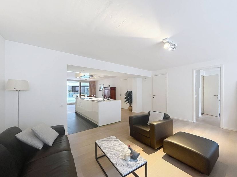 Lichtrijk en instapklaar appartement (107 m²) met terras en parking in hartje Brugge.<br />
<br />
Bent u op zoek naar een stijlvol en comfortabel app