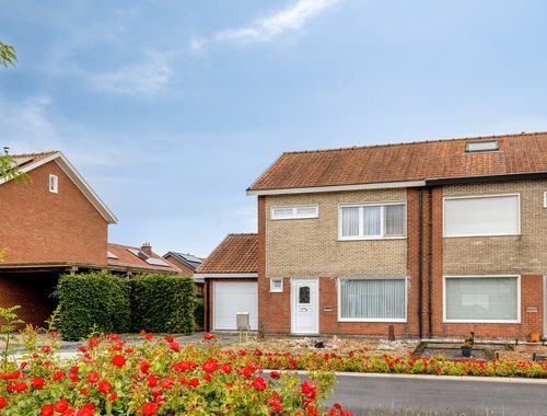                                         Maison à vendre à Sint-Eloois-Winkel, € 185.000
