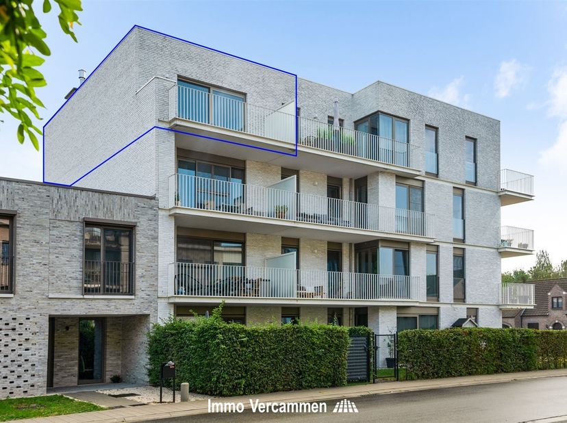 Modern 2-slaapkamerappartement met twee terrassen en autostaanplaats in Lier<br />
Dit moderne appartement, gelegen op de derde verdieping van een ve