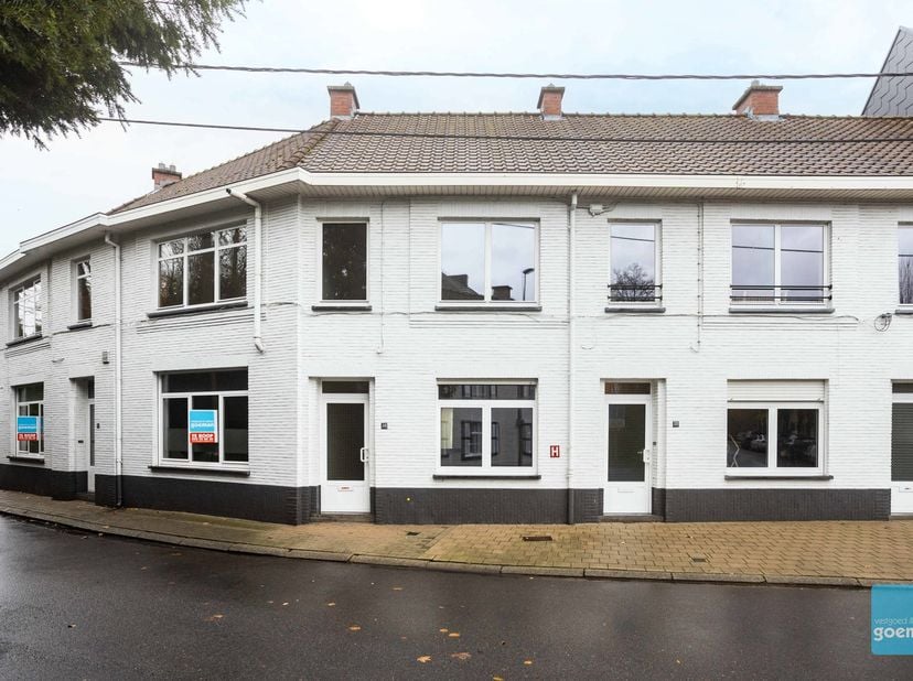 Te koop in Lede : instapklare woning nabij winkels (bakkerij, slager en apotheek op wandelafstand) en station.<br />
Woning met gezellig tuintje en te