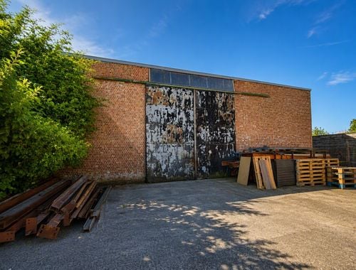                                         Entrepôt sans bureau à vendre à Beveren-Leie, € 200.000
