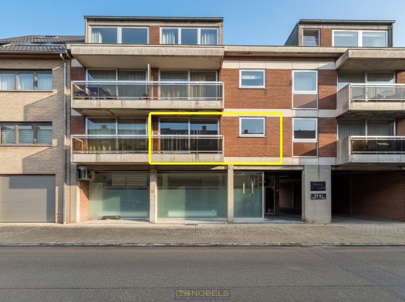 TE MODERNISEREN APPARTEMENT met ZONNIG TERRAS, gelegen in het CENTRUM van Brakel, op wandelafstand van winkels, scholen en openbaar vervoer. Deze eige