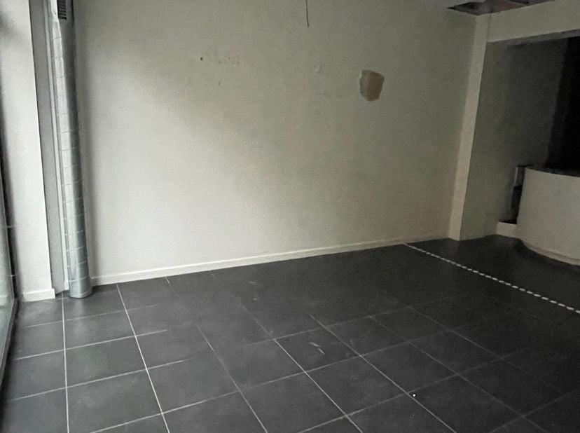 Handelspand/winkelruimte te huur in het hartje van Hasselt centrum<br />
<br />
Ban je op zoek naar een commercieel pand met maximale visibiliteit in