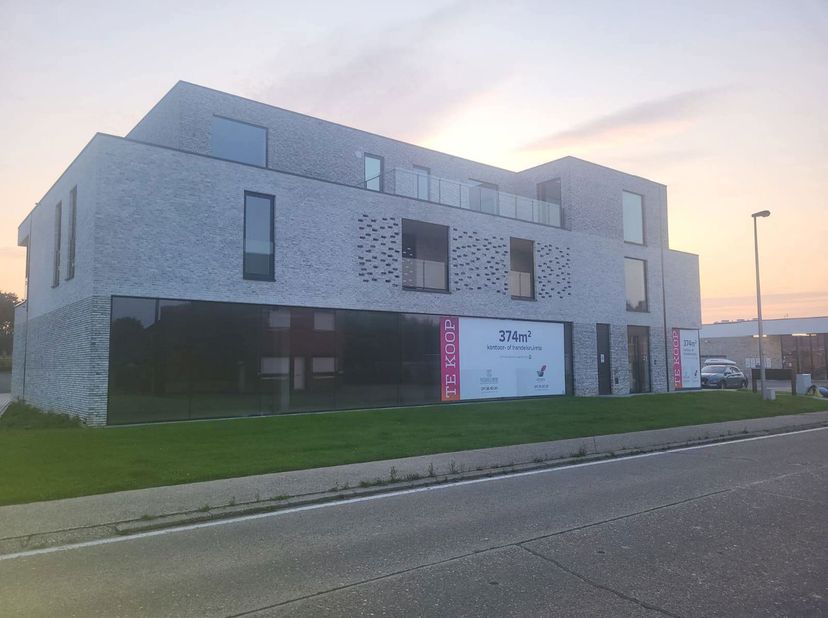 Bien professionnel à louer
                    à 3945 Oostham