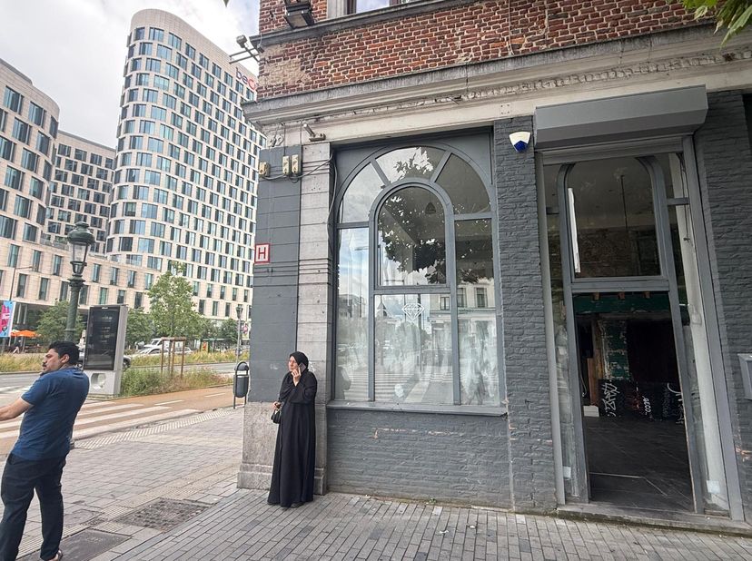 Hoekpand op Triple A-locatie in Brussel op binnenring<br />
<br />
Op zoek naar maximale zichtbaarheid voor uw zaak? Dit karaktervolle handelspand bev