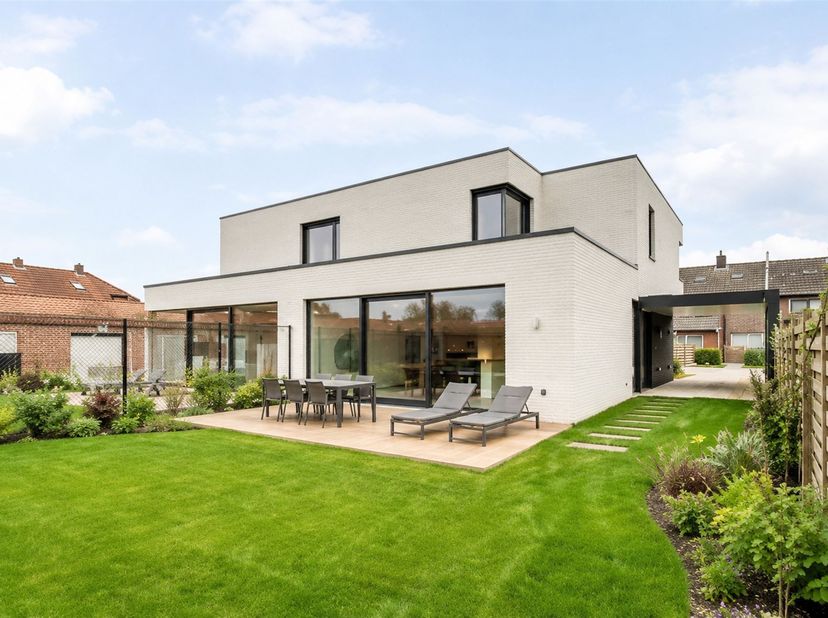 Huis te koop in Stijn Streuvelsstraat 18,
                    8530 Harelbeke