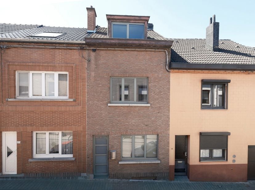 Te koop: Charmante rijwoning in hartje Tervuren<br />
Adres: Gemeentestraat 27, 3080 Tervuren<br />
Vraagprijs: €419.000<br />
Bewoonbare oppervlakte: