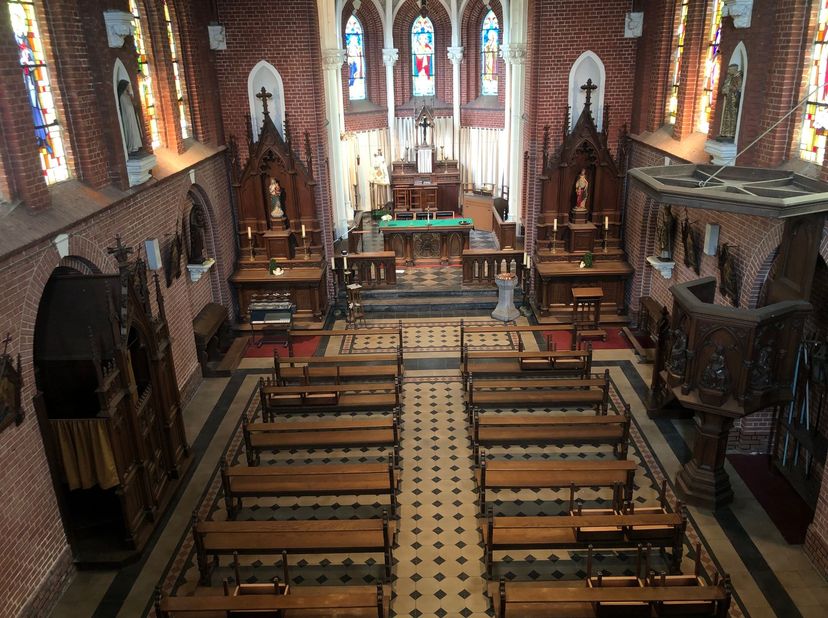 Centraal gelegen kerk in het landelijke Klein-Gelmen.  <br />
Het pand is in goede bouwstaatkundige toestand en behoeft beperkte renovatie.  <br />