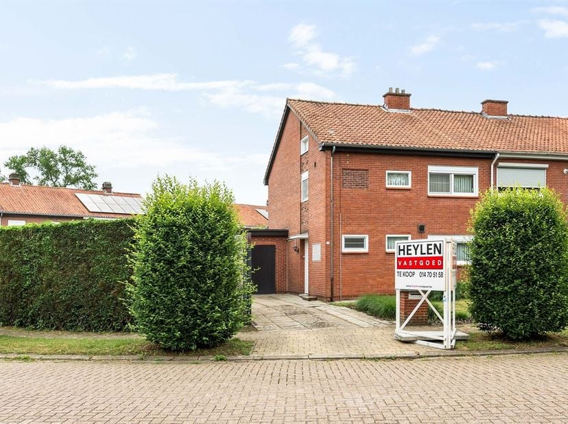 Te moderniseren halfopen bebouwing met zonnepanelen<br />
Deze woning uit 1965 onderging reeds enkele belangrijke energetische verbeteringen, waaronde