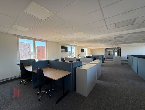                                         Bureaux à louer à Sint-Niklaas, € 1.500
