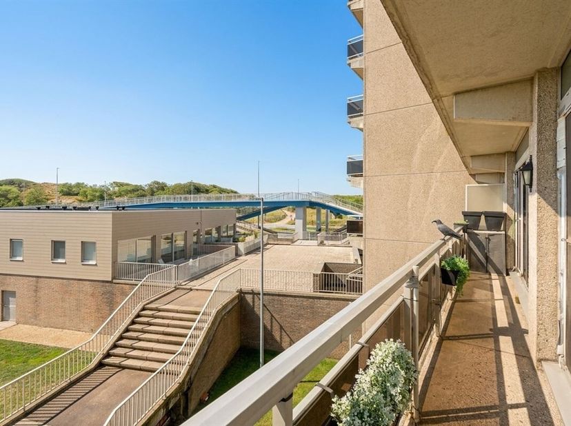 VLAKBIJ ZEE! Erg zonnig appartement, gelegen op de tweede verdieping van de verzorgde residentie Astrid, pal in het bruisende toeristische hart van Br