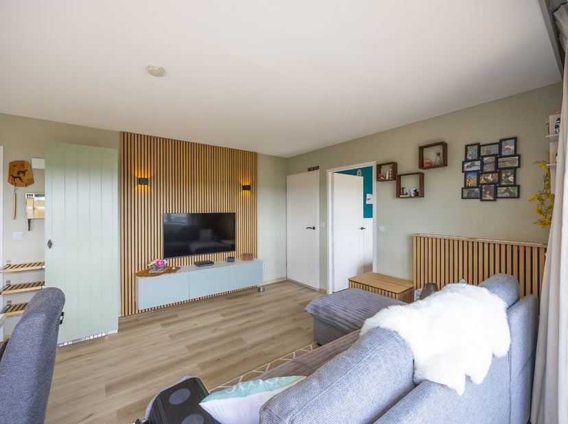 Welkom in dit smaakvol vernieuwde en instapklare appartement met één slaapkamer, gelegen op de 9e verdieping van residentie Duinroos in Middelkerke.<b
