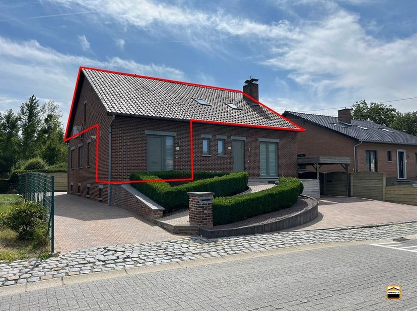 Ruim en kwalitatief afgewerkt appartement met 2 slaapkamers en aparte inkom<br />
Op een rustige en aangename locatie, nabij de natuur en toch uitste