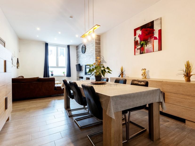 Referentie van het bureau: v7170-366<br />
*** VIRTUELE TOUR: https://envisite.net/vtour/fr/v49619  ***<br />
Ontdek dit aangename huis gelegen in het