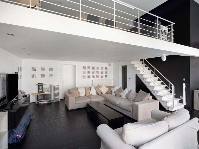Magnifique quadruplex dans le quartier Transvaal d'environ 240 m² de surface habitable avec 2 places de parking, situé dans une impasse d'un quartier