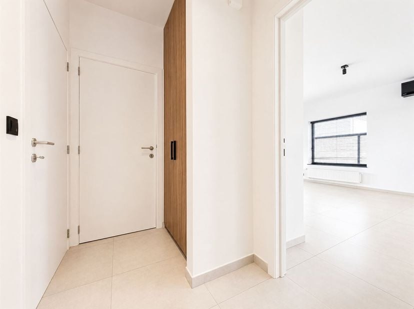 In een rustige, doodlopende straat vlak bij het centrum van Morkhoven vinden we deze perfect onderhouden en energiezuinige woning op een perceel van 4