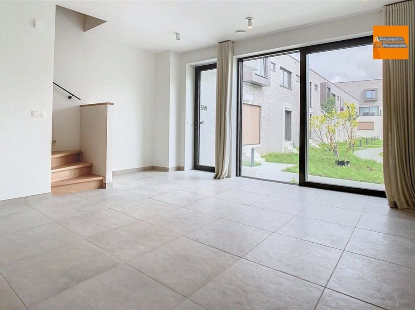 Aan de rand van Tervuren, in de prestigieuze omgeving van The National Golf in Sterrebeek, bevindt zich dit elegante nieuwbouw duplexappartement van c