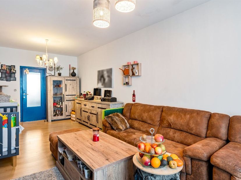 Deze instapklare rijwoning met vier slaapkamers is gelegen aan de Berlarij te Lier. Dankzij deze uitstekende locatie bevindt u zich op wandelafstand v