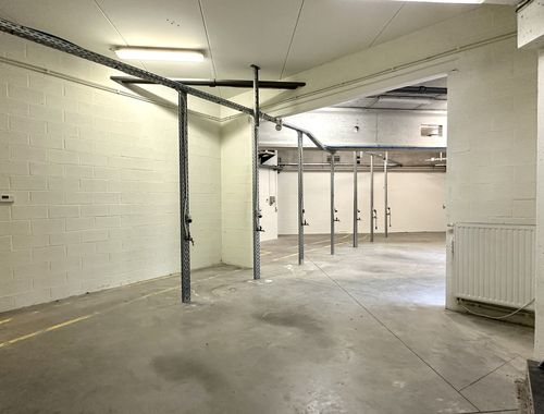                                         Commerce à louer à Arquennes, € 700
