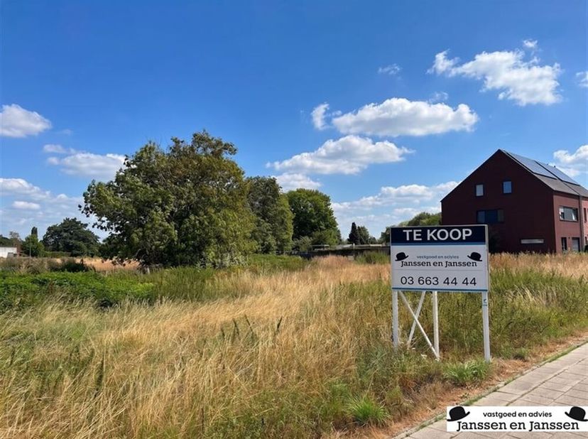 Bent u op zoek naar de ideale locatie om uw droomwoning te realiseren? Dan biedt deze bouwgrond een uitstekende opportuniteit.<br />
Deze centraal gel