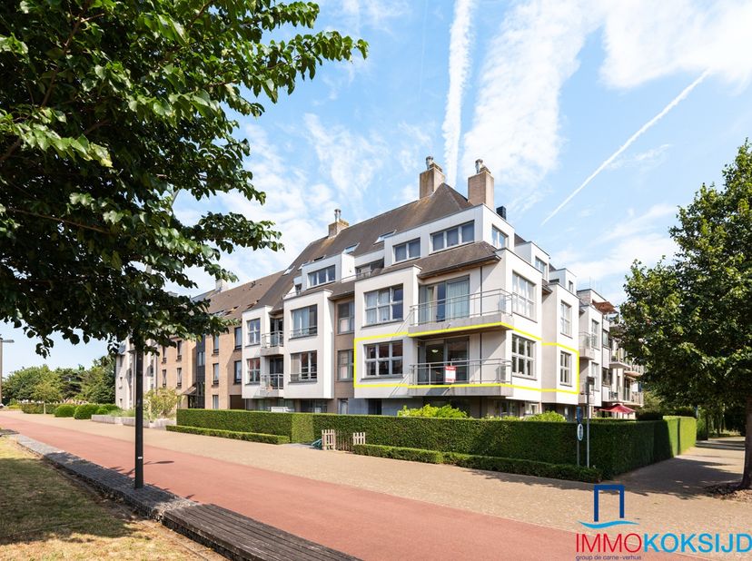 Koksijde-Bad, Residentie Alisé, Modern appartement met 2 slaapkamers en terras, 1e verdieping met lift.<br />
<br />
Het appartement bestaat uit: inko