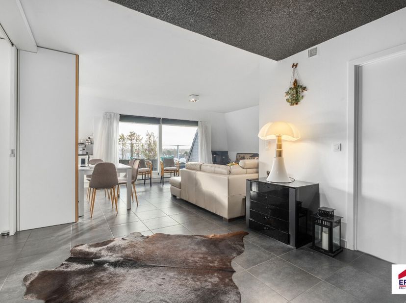 Koksijde : modern appartement gebouwd in 2014 met 3 ruime terrassen, volledig zongericht &amp; open zicht op de villa wijken! Dit instapklare appartement,