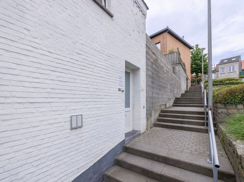Duplexappartement met 2 slaapkamers. Gelegen te centrum Scherpenheuvel met winkels en openbaar vervoer op wandelafstand. <br />
<br />
U betreedt he