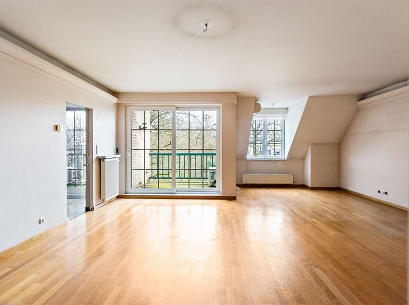 Deze woning bevindt zich op de Boekenberglei, in het hart van Deurne-Zuid, met het Boekenbergpark en Boelaerpark op wandelafstand.<br />
Via de inkomh