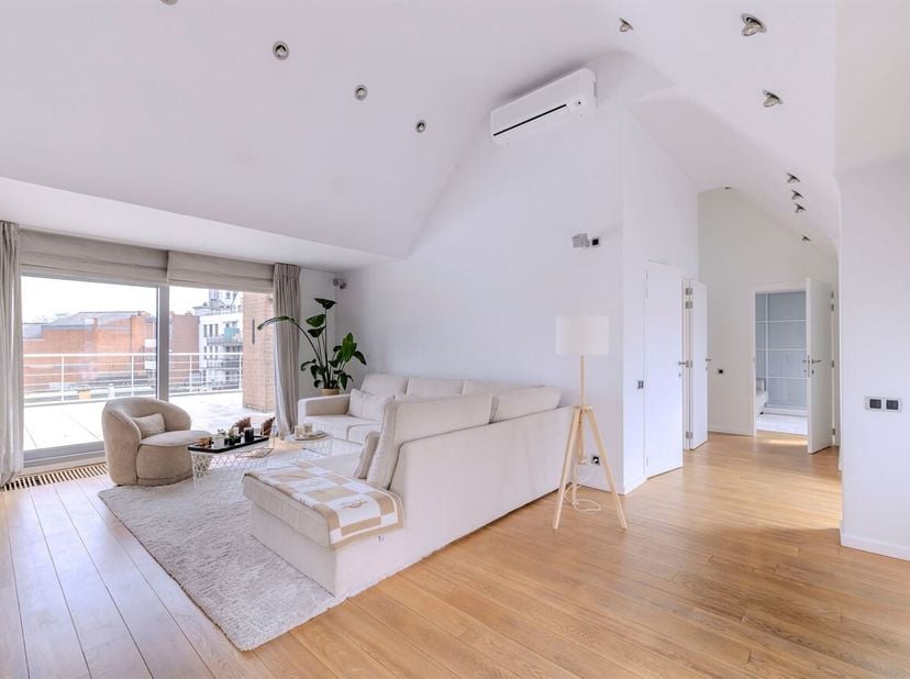 Penthouse van 187 m² met een riant terras van 110 m², pal in het centrum.<br />
Ontdek dit exclusieve penthouse waar ruimte, comfort en luxe harmonieu