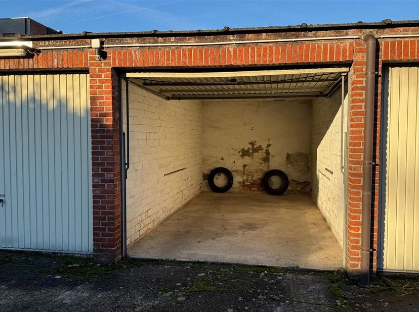 Garagebox in de Begijnenstraat te Turnhout<br />
Een uitstekend gelegen garagebox in de Begijnenstraat te Turnhout, tussen huisnummers 34 en 36.<br />