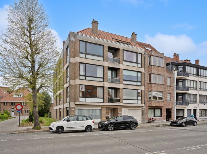 Lichtrijk en stijlvol hoekappartement met 2 slaapkamers in Kristus-Koning<br />
<br />
Op een toplocatie in de gegeerde wijk Kristus-Koning, langs de