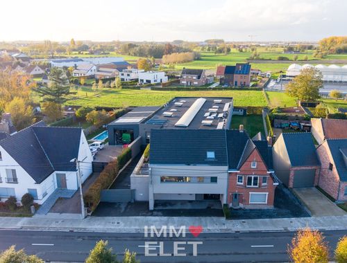                                         Handelspand met woonst te koop in Waregem, € 1.230.000
