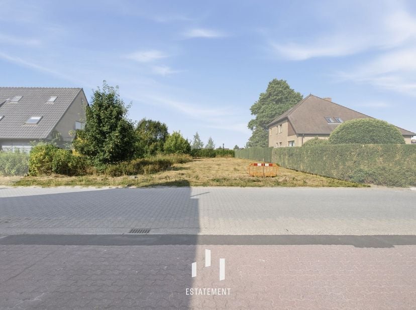 Bouwgrond van 1155m² te koop in rustige en gegeerde woonwijk te Geluwe<br />
<br />
Ontdek deze aantrekkelijke bouwgrond aan de Voorhoek in Geluwe, ee