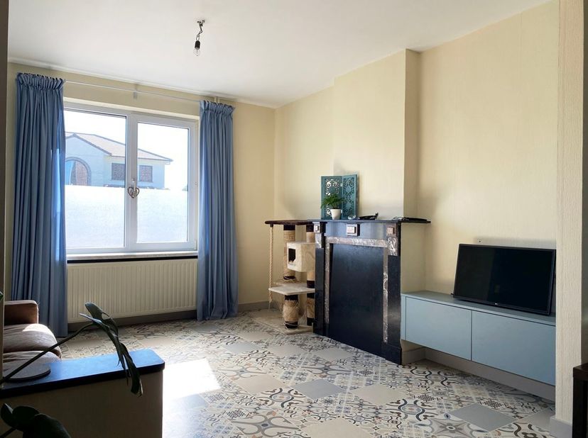 KARAKTERVOLLE woning op een strategische locatie.<br />
<br />
Deze open bebouwing ligt aan de vlotte verbindingsweg Zolder - Hasselt. De E314 ligt op