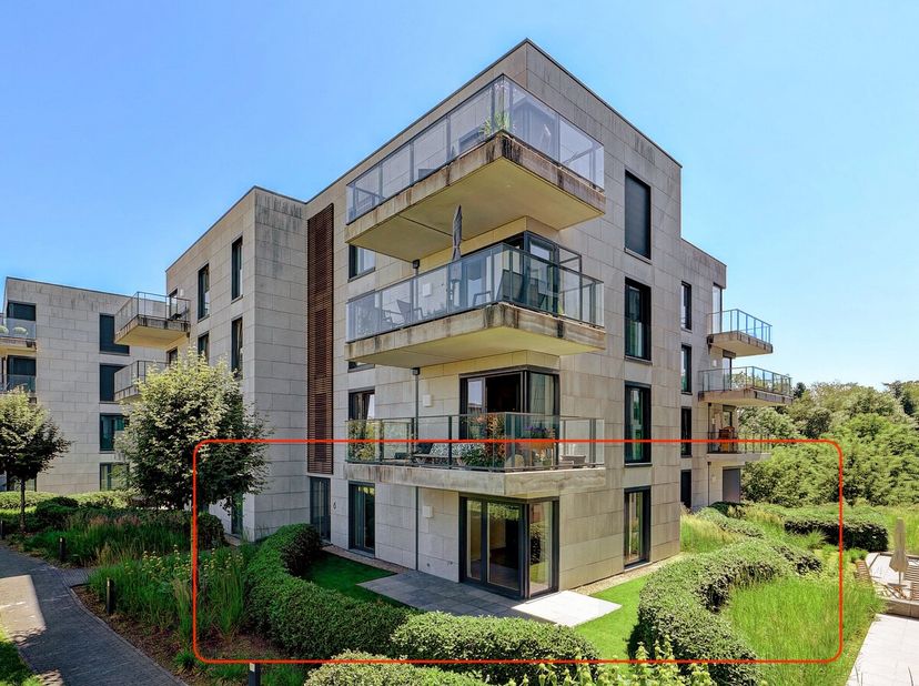 Te koop: modern appartement (2015) in het 'Lindepark' appartementsgebouw, op wandelafstand van winkels, openbaar vervoer en het park van Tervuren. Dit