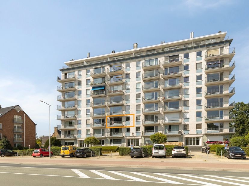 Appartement te koop in Koning Albert I-laan 44C bus 201,
                    8200 Sint-Michiels