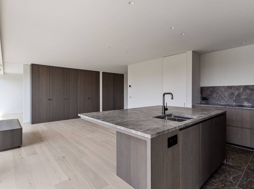 Luxueus afgewerkte appartementen te koop op topligging nabij centrum Waregem met zicht op de Hippodroom en/of het kasteel van Potegem.<br />
<br />
De