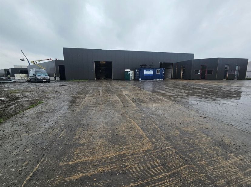 Te Koop / Te Huur: Bedrijfsgebouw 4.571 m²  Houthalen (Centrum Zuid)<br />
Strategisch gelegen en energie-efficiënt complex bestaande uit een nieuwbou