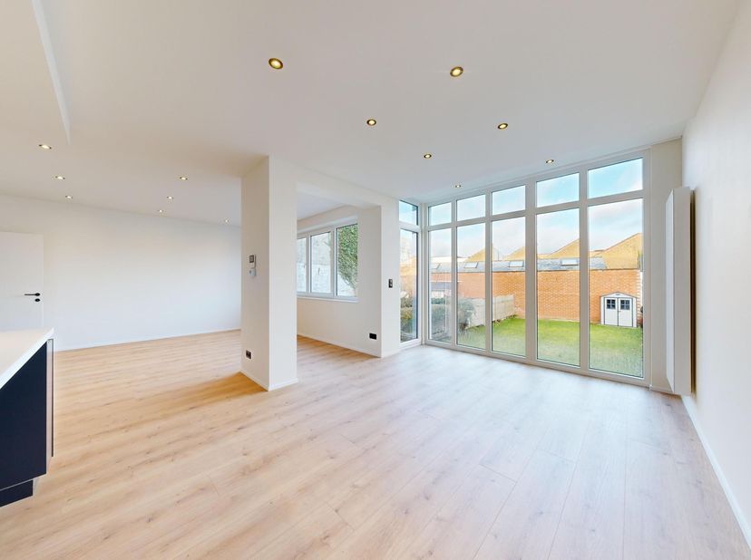 Génération immo à le plaisir de vous présenter cet appartement duplex très exclusif et proche du centre de Wavre dans un petit immeuble de 2 unités. P