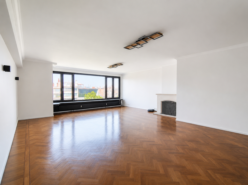 WOLUWE-SAINT-PIERRE, tegenover de Montgomery-rotonde en vlakbij de Europese instellingen. Prachtig APPARTEMENT (3 slaapkamers/1 badkamer) van ± 140 m²