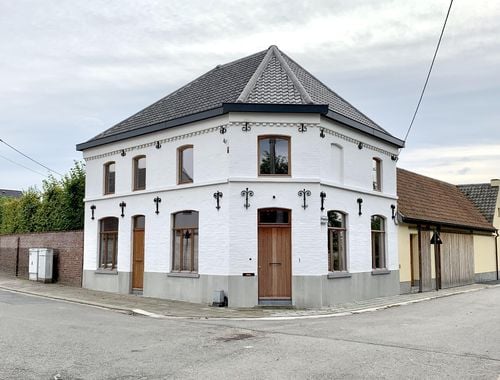                                         Maison d’angle à louer à Semmerzake, € 995
