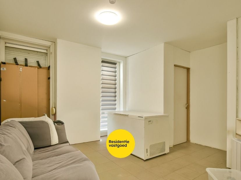 Welkom in deze halfopen bebouwing, ideaal gelegen in het centrum van Torhout, op wandelafstand van winkels, scholen en alle nodige voorzieningen.<br /