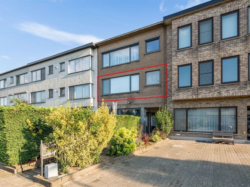 Mooi 2-slaapkamer appartement in een rustige buurt te Ekeren<br />
Ligging: <br />
Dit appartement is gelegen aan de Konijnenberg in Ekeren, op wandel