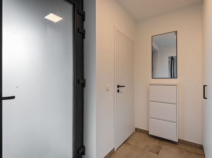 Prachtige nieuwbouwwoning (180m²) voorzien van 3 slaapkamers op een perceel van (280m²) voorzien van alle comfort en hedendaagse technieken met aparte