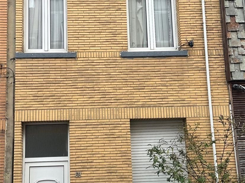 Bienvenue dans cette charmante maison située au cœur d'Anvers. Avec une surface habitable de 100m², cette maison offre tout le confort nécessaire à un