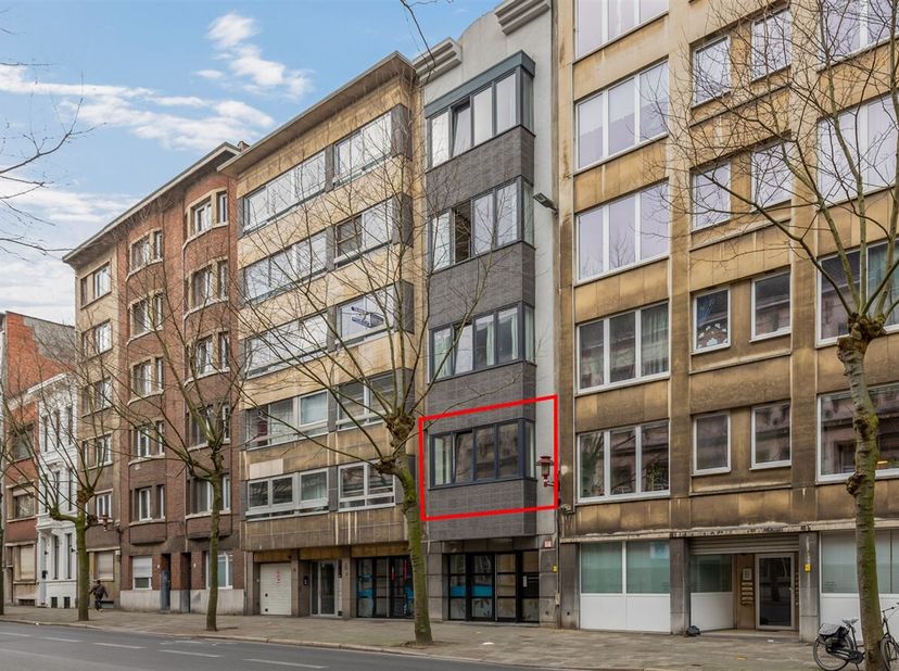 Instapklaar één slaapkamer appartement (66 m²) te koop!<br />
Ligging: Dit instapklaar appartement is zeer centraal gelegen. Het stadscentrum en centr