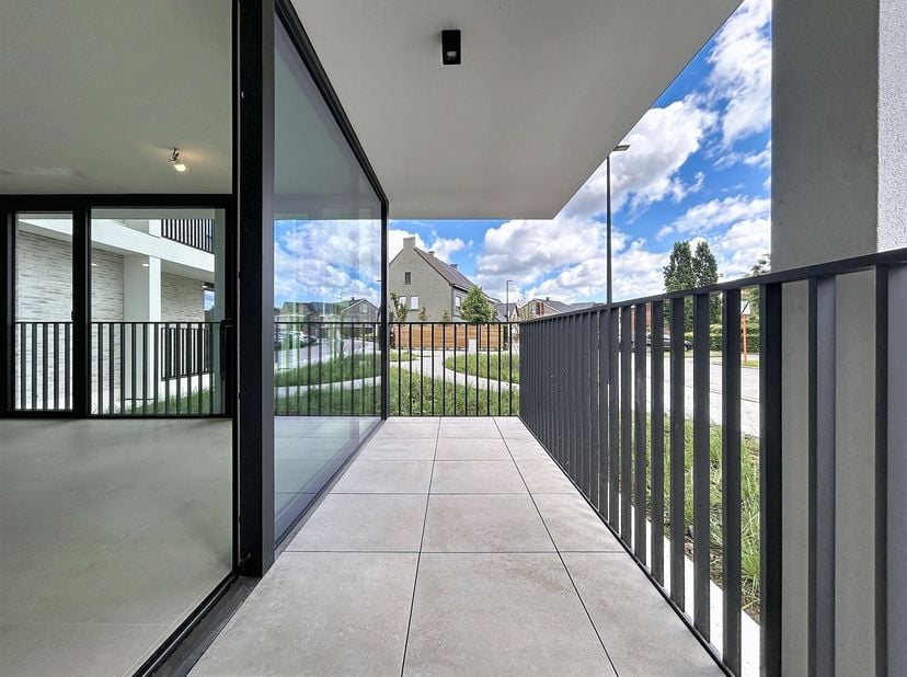 Nieuwbouwappartement in de residentie 'Kasteelvijver' te Langemark.<br />
Dit appartement bevindt zich op het gelijkvloers en beschikt over een bewoon