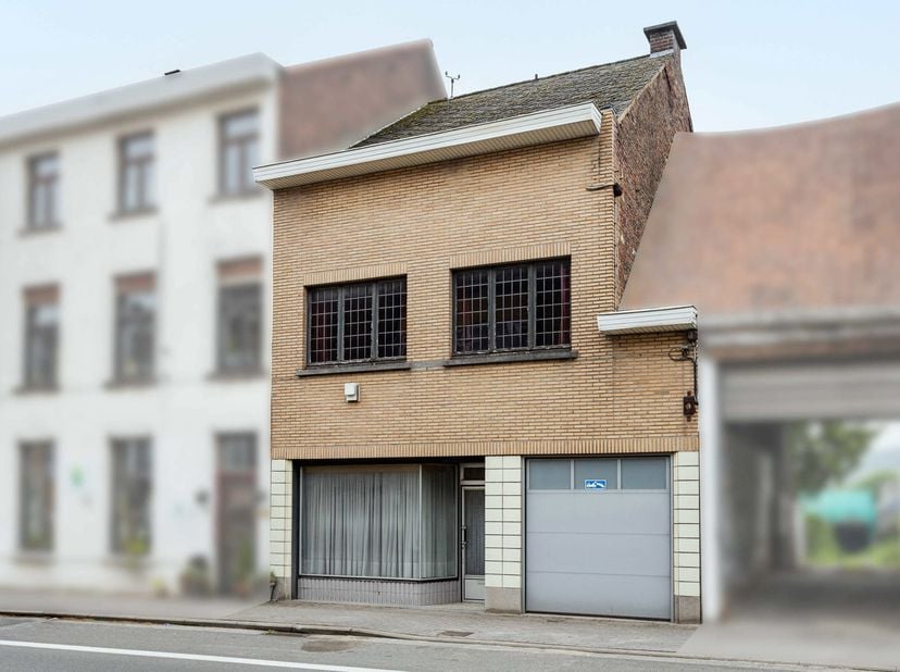 Te renoveren stadswoning met inpandige garage en verrassend veel ruimte, gelegen in de Ninovestraat 78 te Ronse. Deze woning biedt tal van mogelijkhed