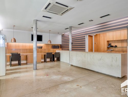                                         Handelspand met woonst te koop in Koolskamp, € 419.000
